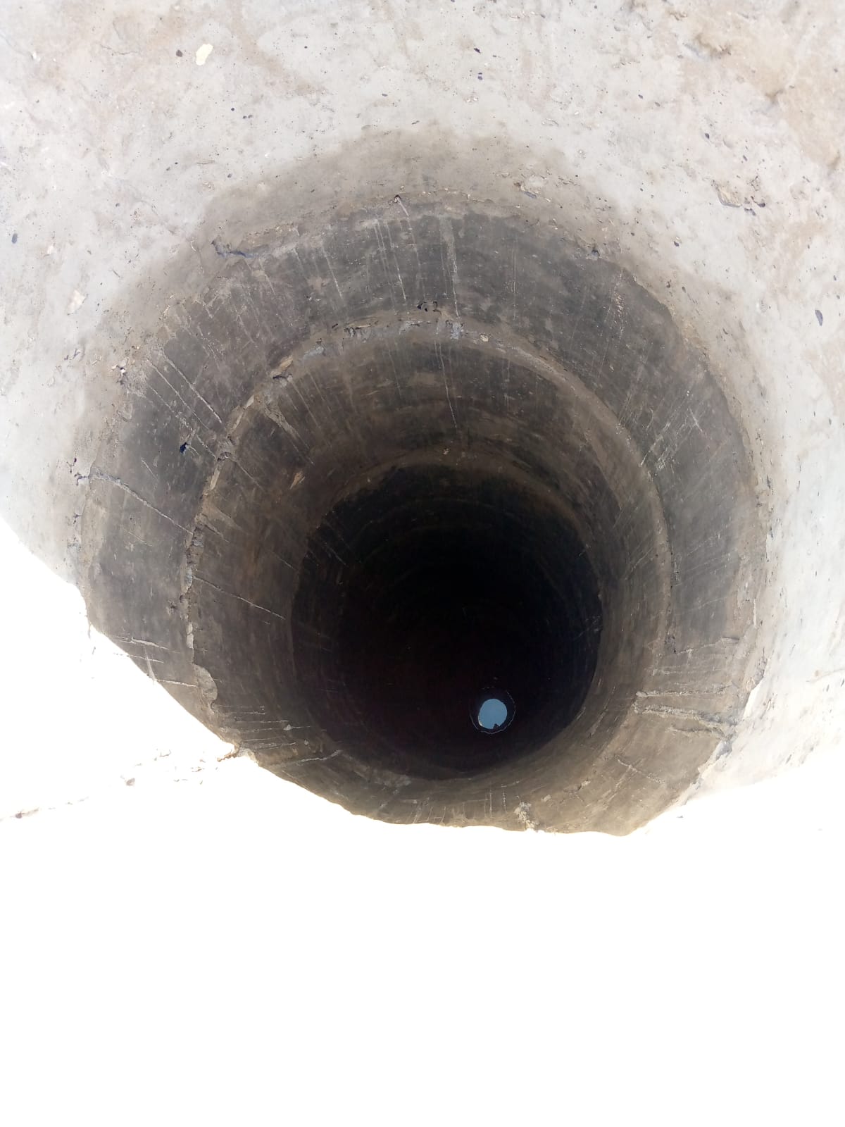 l'eau au fond du puits Behavoha